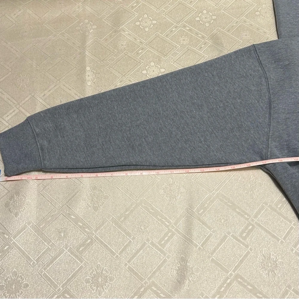 Wild Fable Wild Grey Cropped Raw Hem Crewneck Sweatshirt Pullover Boxy Cozy XS - Picture 9 of 9